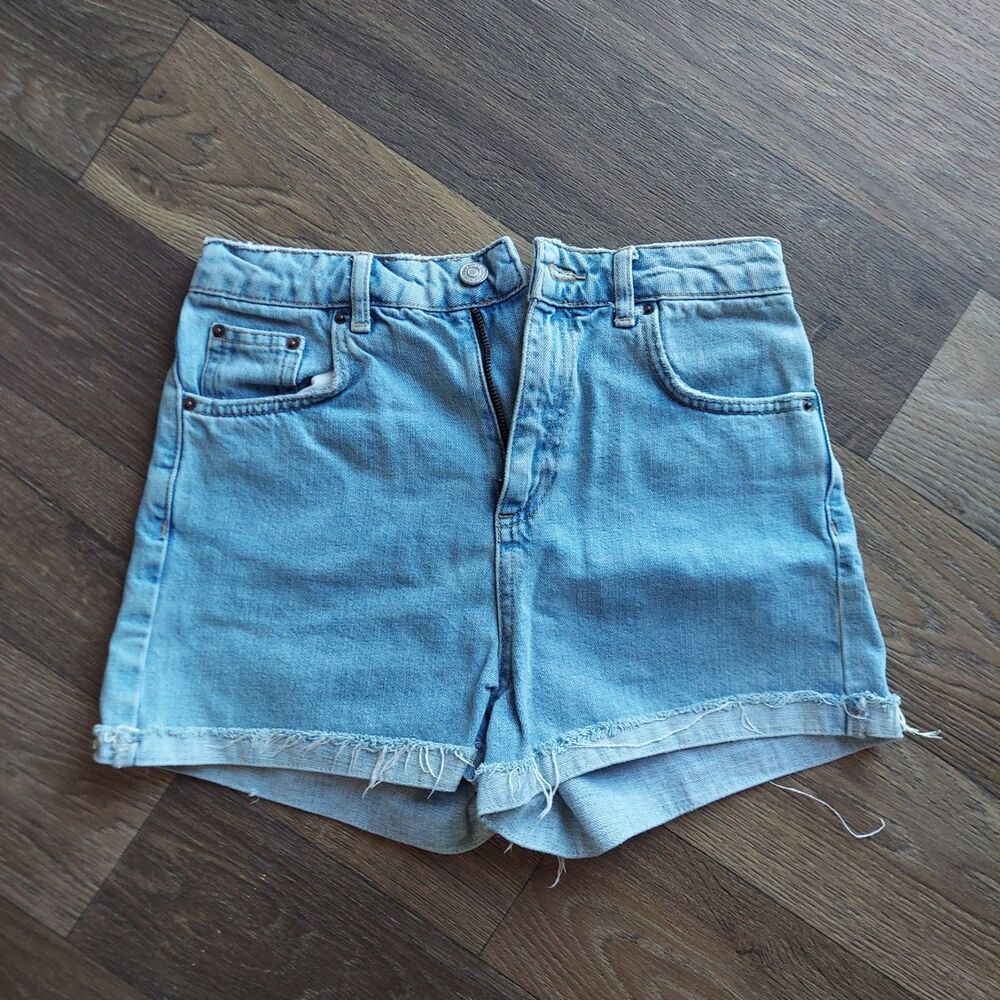 Topshop Light Wash Girlfriend Denim Shorts Size 4
